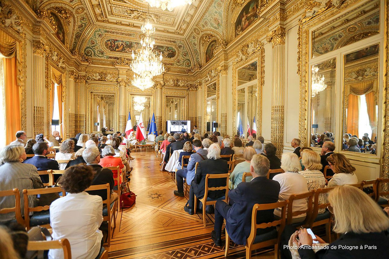 Symposium in Paris